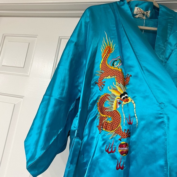 Golden Dragon | Dragon Embroidered Silk Kimono - Picture 3 of 5